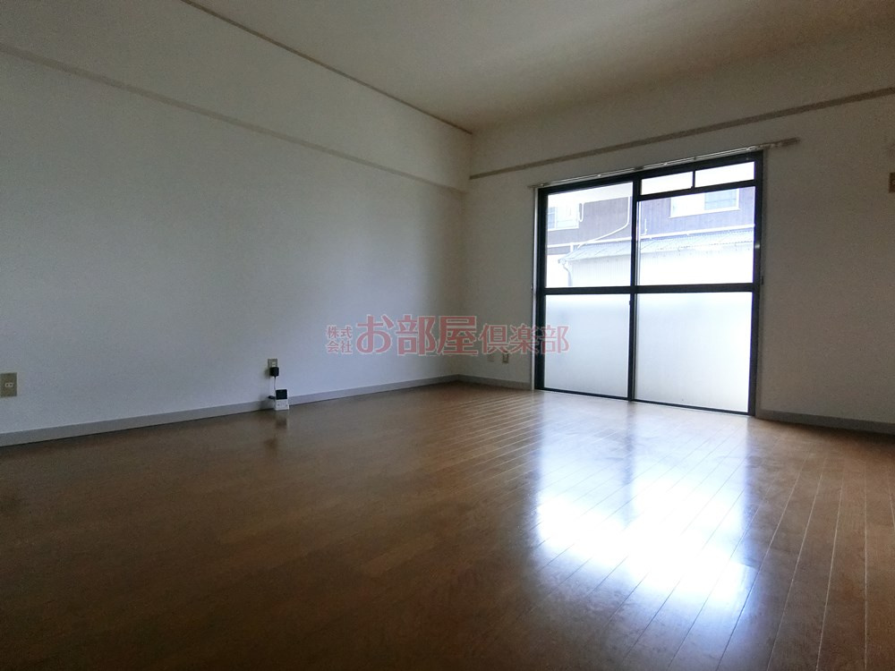 ウイングビルの内装|明るいリビングです。