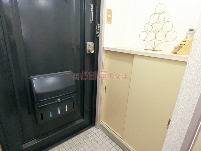 ウイングビルの玄関|靴箱も完備してます。