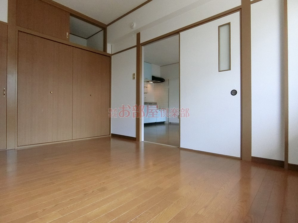 ウイングビルの洋室|リビング隣の洋室です。