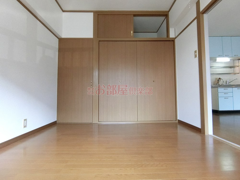 ウイングビルの洋室|リビング隣の洋室です。