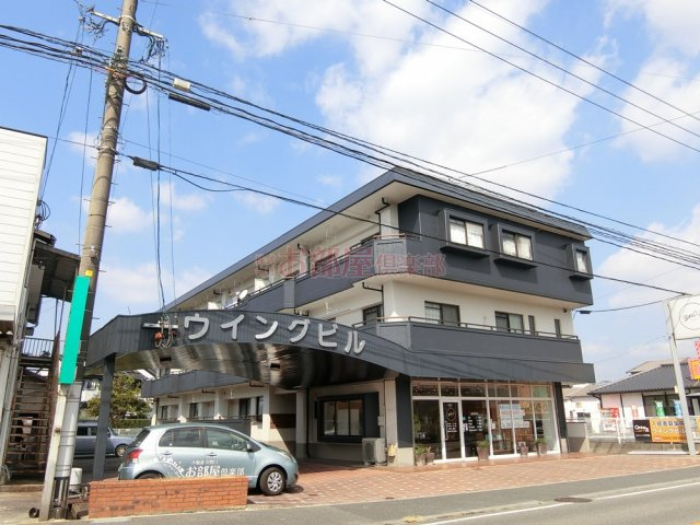 ウイングビルの外観|通り沿いでわかりやすい立地です。