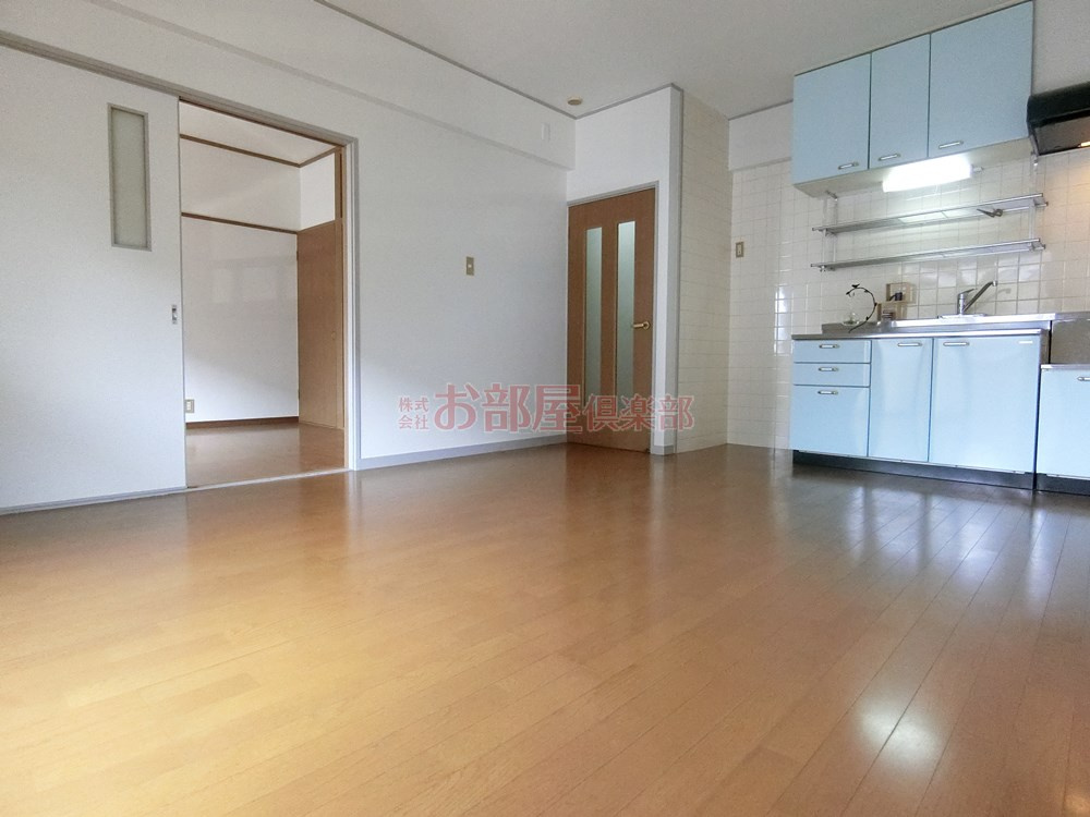 ウイングビルの居間・リビング|明るく開放感のあるリビングです。自然と会話も弾みます。