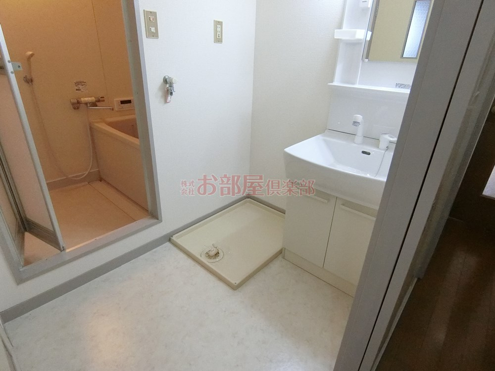 ウイングビルの洗面所|ゆったりと脱衣スペースもあります