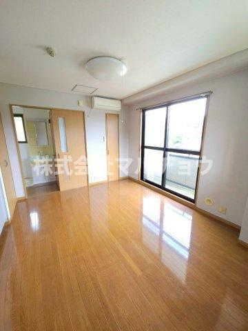 ハイツゆずの洋室|明るい洋室です