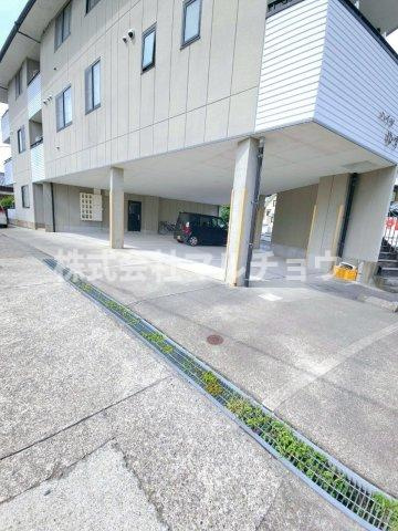 ハイツゆずの駐車場|カースペースがあります