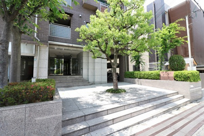 【エントランス】 | ファミール豊中本町 | 【現地写真】キレイに管理されたエントランス♪