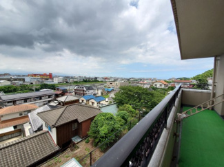 【展望】 | 周辺に高い建物・視界を遮る建物がないので眺望◎日当り風通しもGOOD♪
