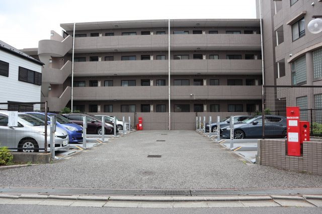 コスモ津田沼ロイヤルコート　４階建４階部分の駐車場