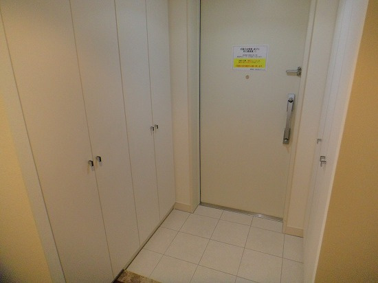 プライムメゾン大通公園の玄関