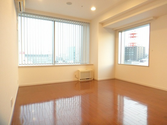 プライムメゾン大通公園の居間・リビング