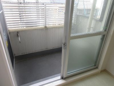 VERTICAL二条城北（ヴェルティカル二条城北）のバルコニー