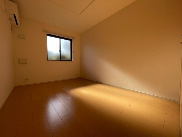 サン アベニュー Ⅰの洋室