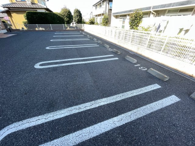 サン アベニュー Ⅰの駐車場