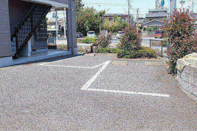 フロールの駐車場