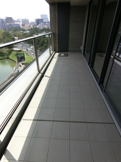 千代田区三番町の賃貸マンションのバルコニー