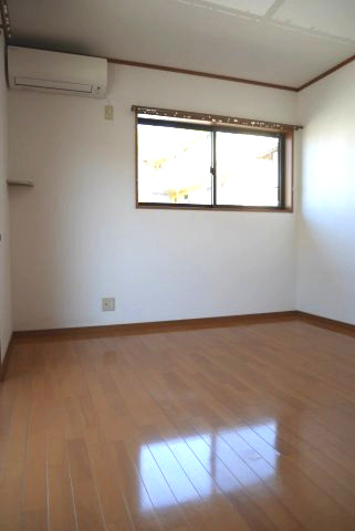 北町戸建の洋室