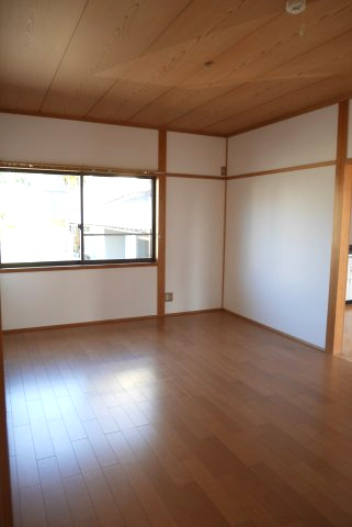北町戸建の洋室