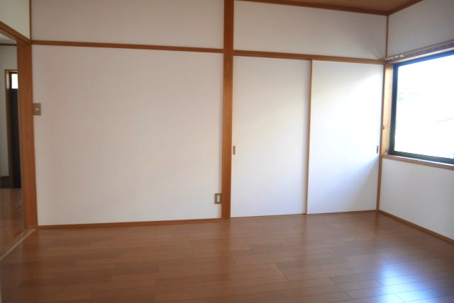 北町戸建の洋室