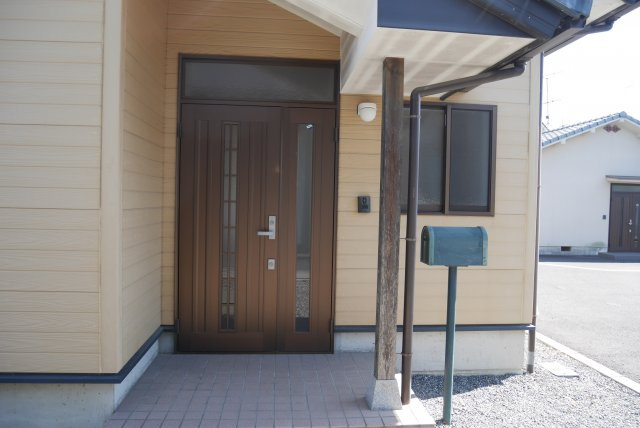 北町戸建のエントランス
