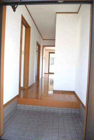 北町戸建の玄関