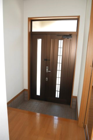 北町戸建の玄関