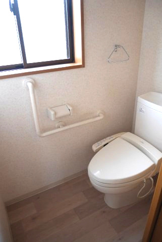 北町戸建のトイレ
