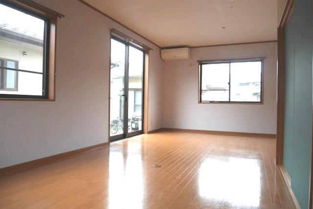 北町戸建の居間・リビング