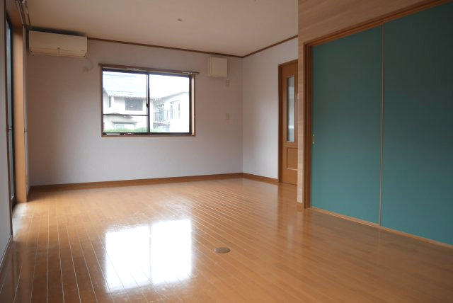 北町戸建の居間・リビング