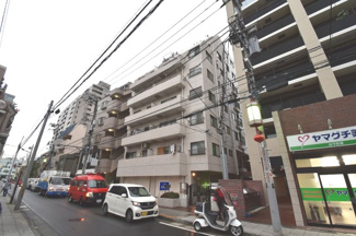 【外観】 | 8階最上階・南東角部屋につき陽当たり・通風良好です。開放感あるルーフバルコニー付。
快適に暮らせるエアコン設置♪