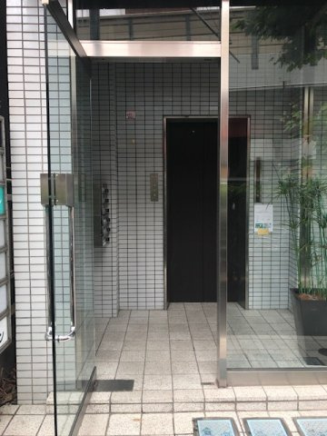 第三日東ビルのエントランス