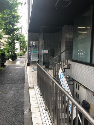第三日東ビルのエントランス