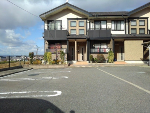 メゾンカルムⅠの駐車場