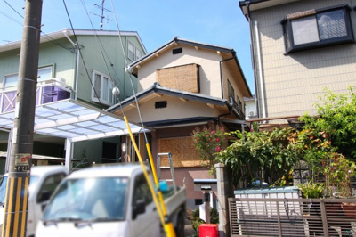 【外観】 | 城陽市寺田北山田　中古戸建 | 最寄り駅から徒歩5分、スーパー・ドラッグストアも徒歩4分にあり便利な立地《駐車2台可能》で奥様のお車も持てますね！