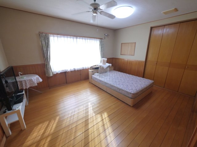 成田市竜台　和風中古邸宅の居間・リビング|平成15年5月築 敷地約291坪 建物110坪 注文住宅 庭約150坪 ガレージ車庫2台 閑静な立地