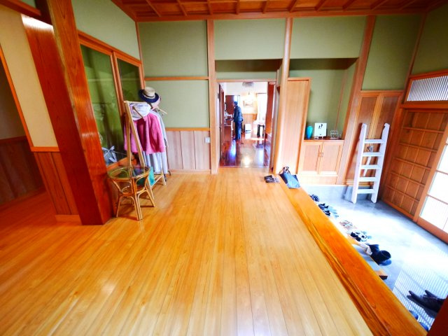 成田市竜台　和風中古邸宅の内装|平成15年5月築 敷地約291坪 建物110坪 注文住宅 庭約150坪 ガレージ車庫2台 閑静な立地