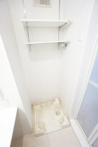 【洗面所】 | メゾン ブリーゼ | ※クリーニング前のお部屋です