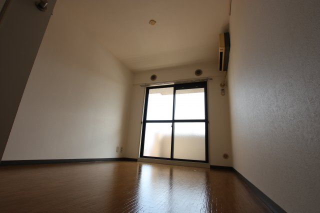 ジョイフル浦安の居間・リビング