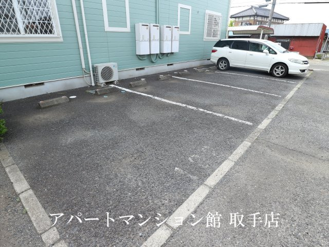 グリーンヒルズの駐車場