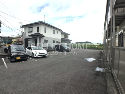 【駐車場】 | たけのこ五番館 | 車をお持ちの方に嬉しい駐車場付きの物件です
