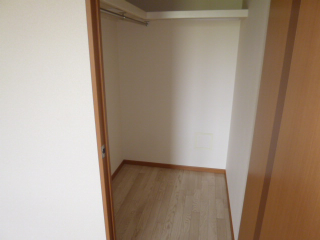 メゾン・カトレア弐番館の収納