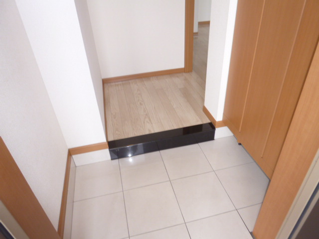 メゾン・カトレア弐番館の玄関