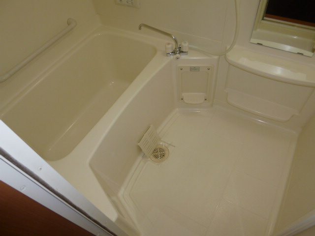 メゾン・カトレア弐番館の浴室