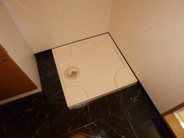 メゾン・カトレア弐番館のその他|洗濯機置き場