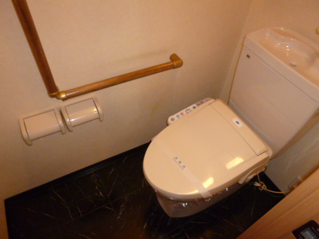 メゾン・カトレア弐番館のトイレ|温水洗浄便座