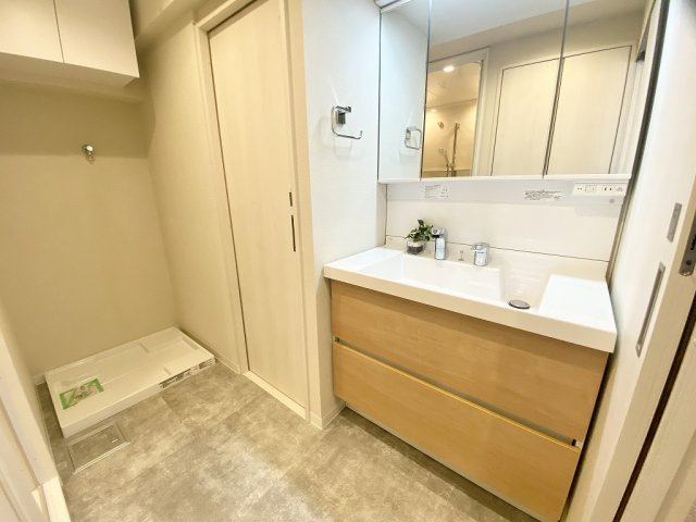 ファミリータウン東陽　E棟　7階　リ　ノベーション済の独立洗面台