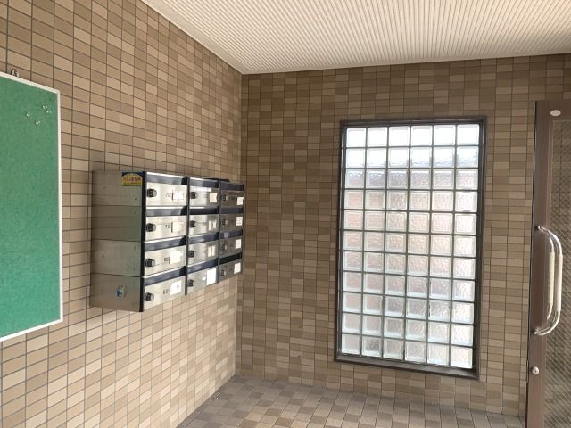 ハイツサンラックのエントランス|建物の内部です