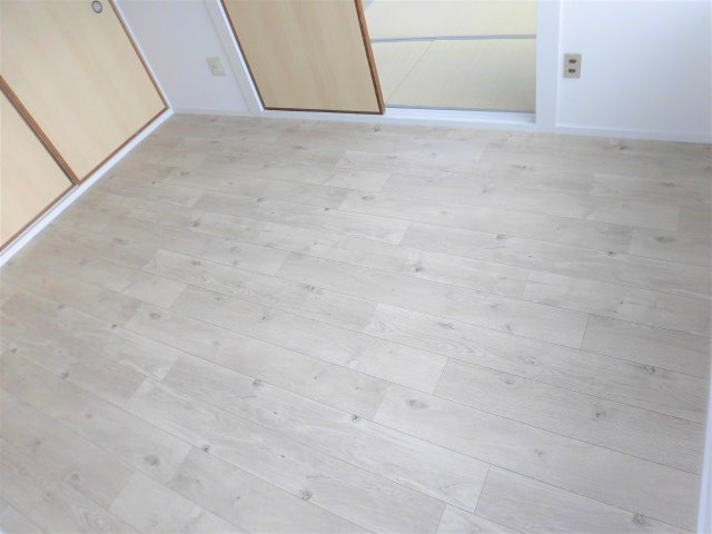 森産ビルの洋室