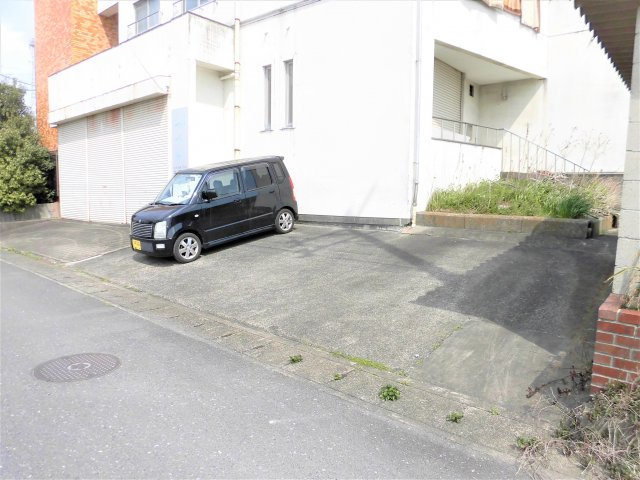 森産ビルの駐車場