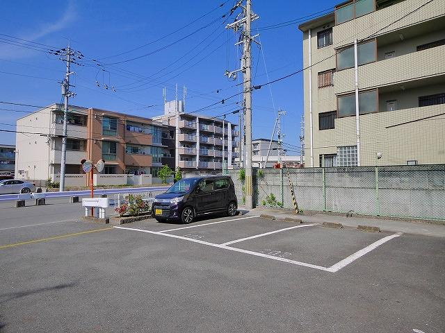 レジデンス桜池の駐車場|駐車場に車を止められます