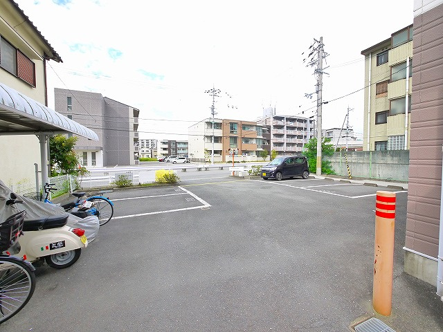 レジデンス桜池の駐車場